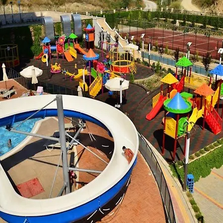Azura Park Tourism Complex 아파트